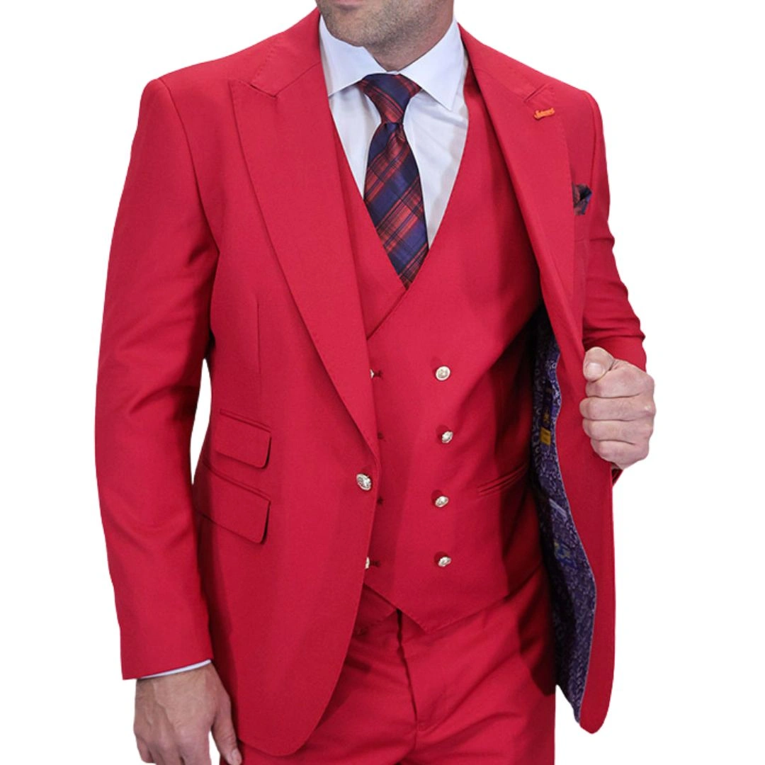 Colección Aether Crest: Traje Berry de 3 piezas, corte moderno. Elegancia asegurada, irresistible.